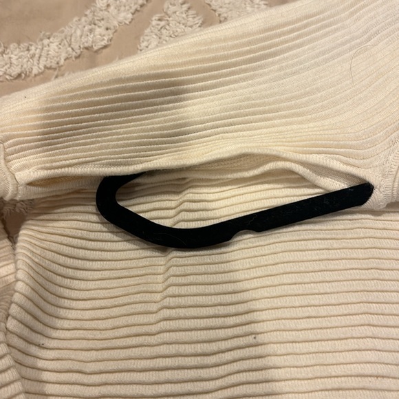 Super cute sweater!! - Picture 3 of 4